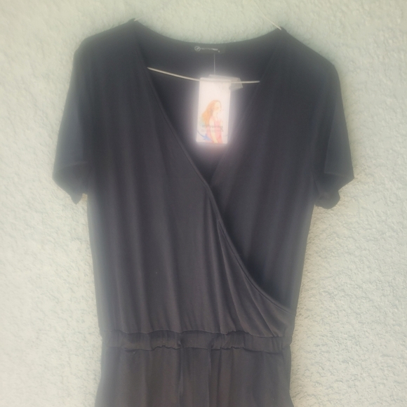 Sophisticated Black Wrap-Style Jumpsuit with Tapered Legs - Picture 2 of 14